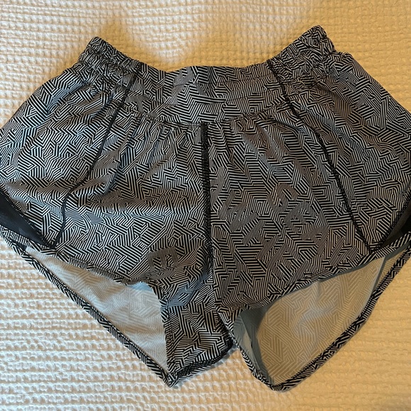 lululemon athletica Pants - Lululemon Seawheeze Hotty Hot Shorts